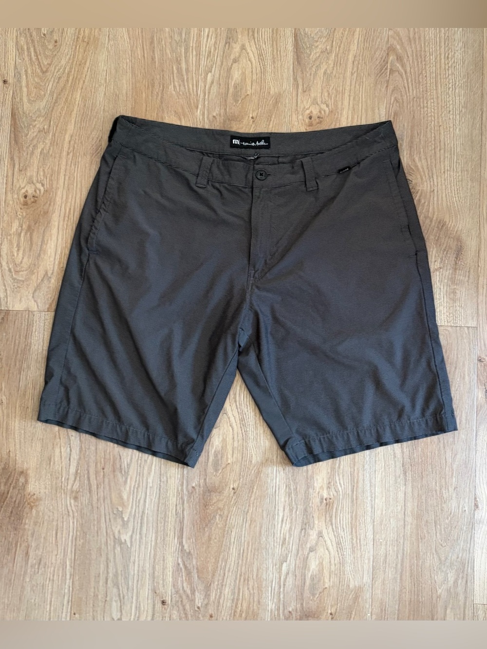 Travis Mathew Men's Dark Gray Flat Front Chino Shorts Golf Sz 36